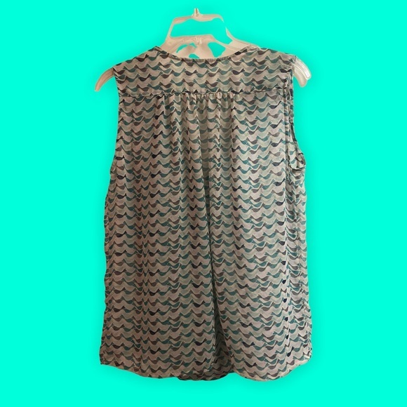 Cabi Blue Green Tweet Bird Print Sleeveless Blouse Top Size Medium - Picture 3 of 7